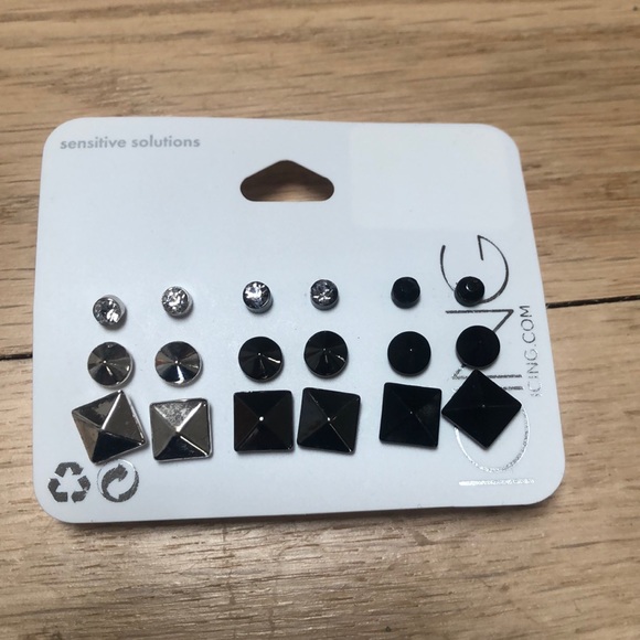 Earrings - Picture 1 of 2